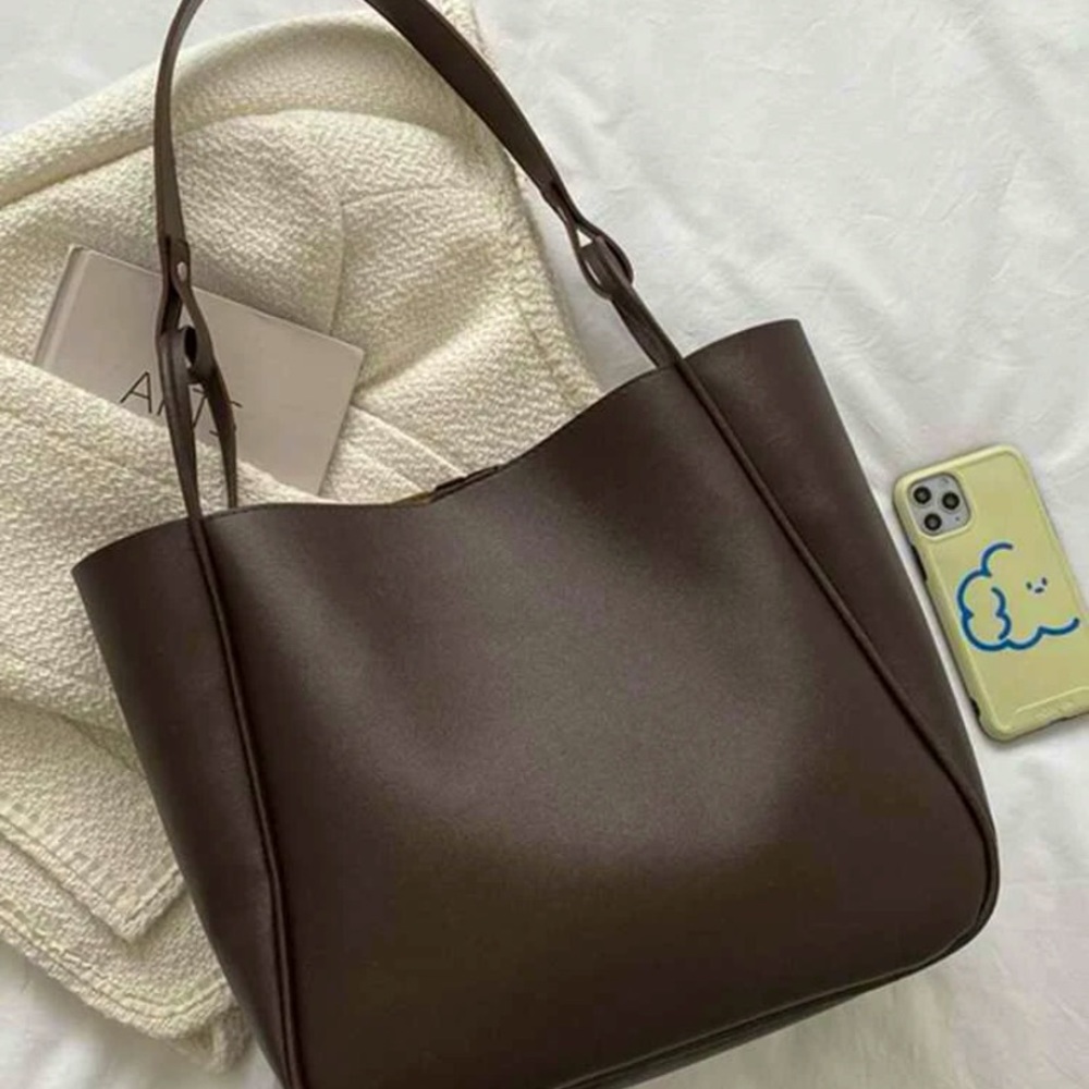 Minimalist Large Capacity Bucket Bag With Inner Pouch